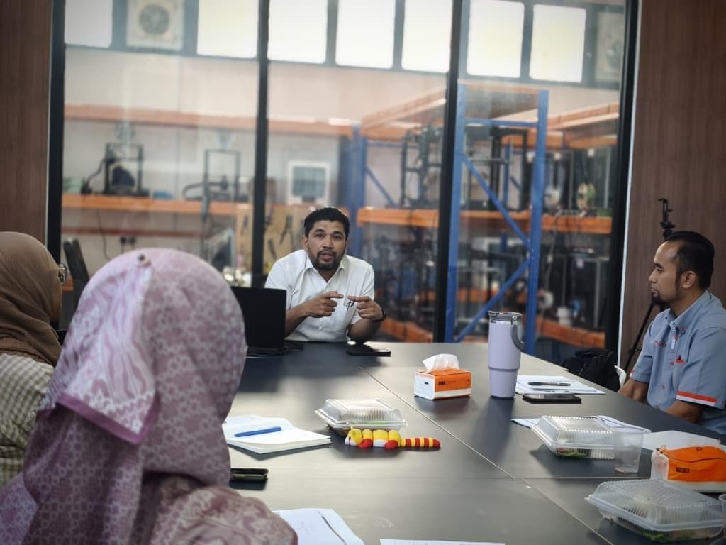 Dr Izhar explaining 2