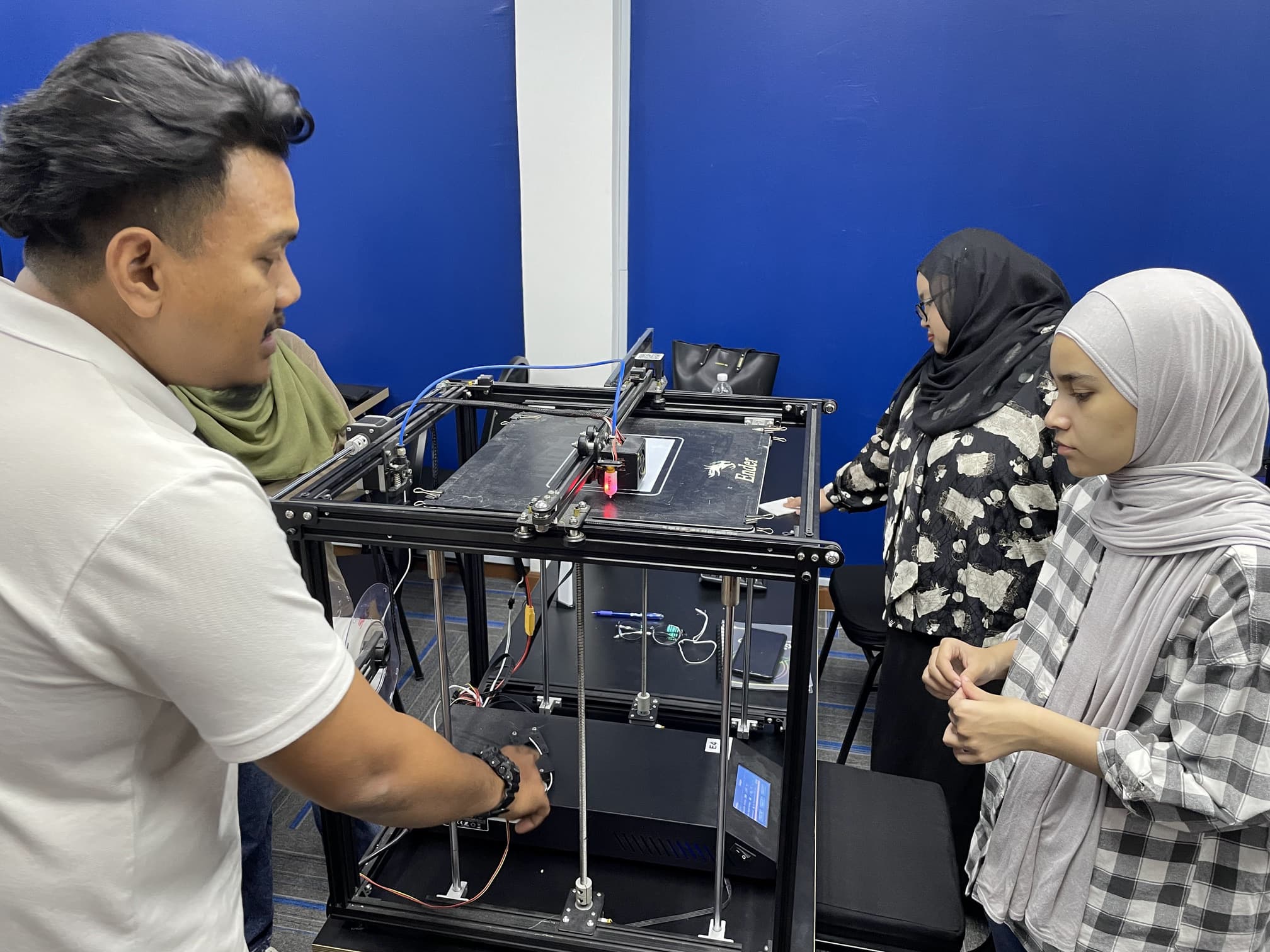 Naim explaining 3D printer usage 3